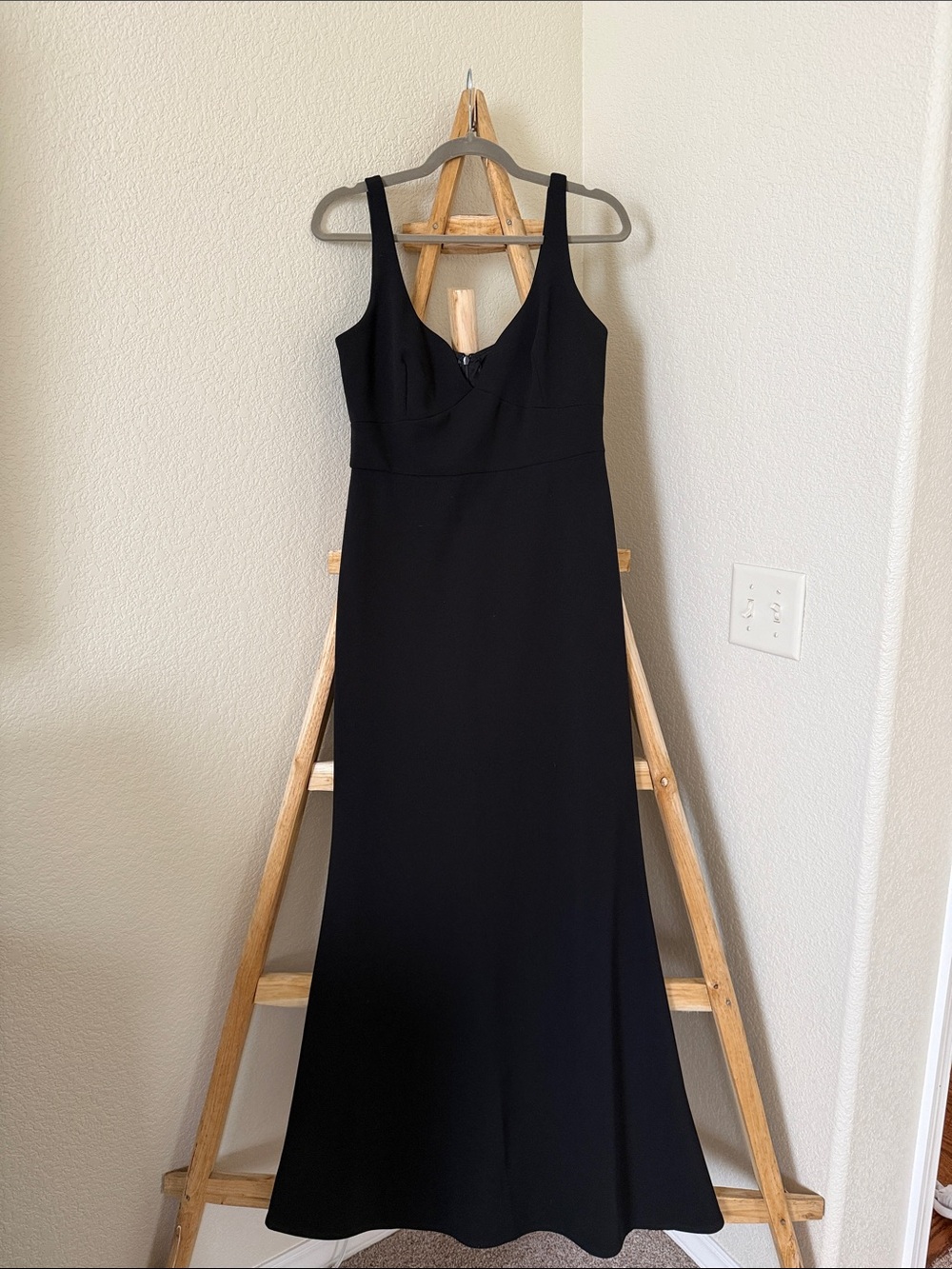 Aqua Dress Elegant Black Maxi Dress with Sweetheart Plunge Neck